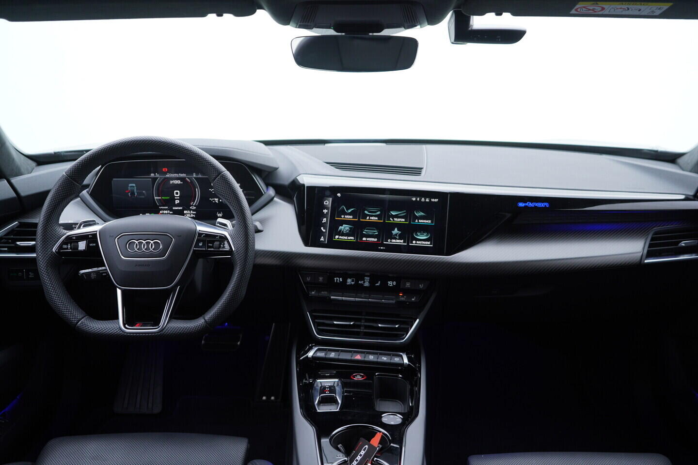 OV190K00058_32.webp_E-TRON RS   440 kW automat, DPH