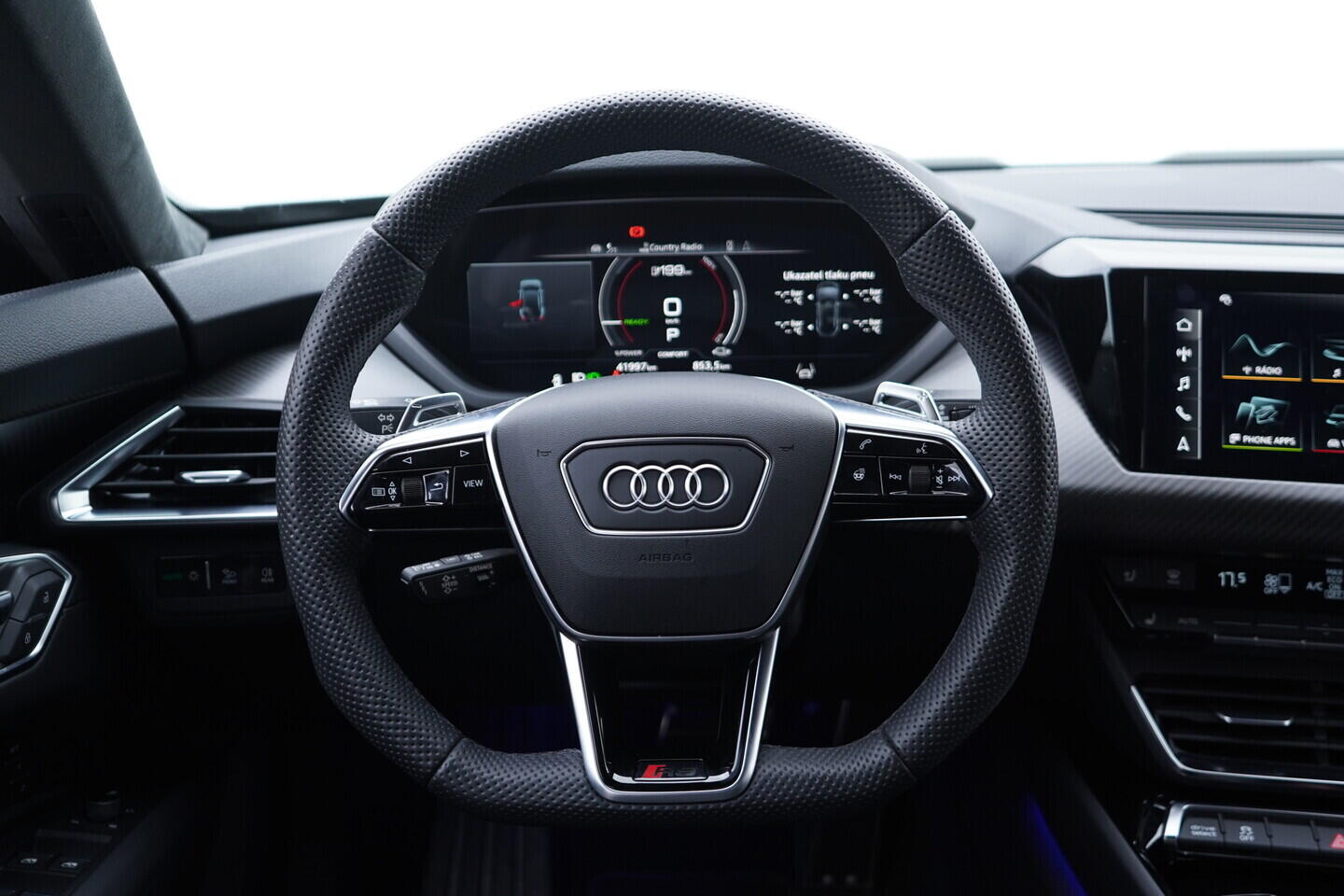 OV190K00058_33.webp_E-TRON RS   440 kW automat, DPH