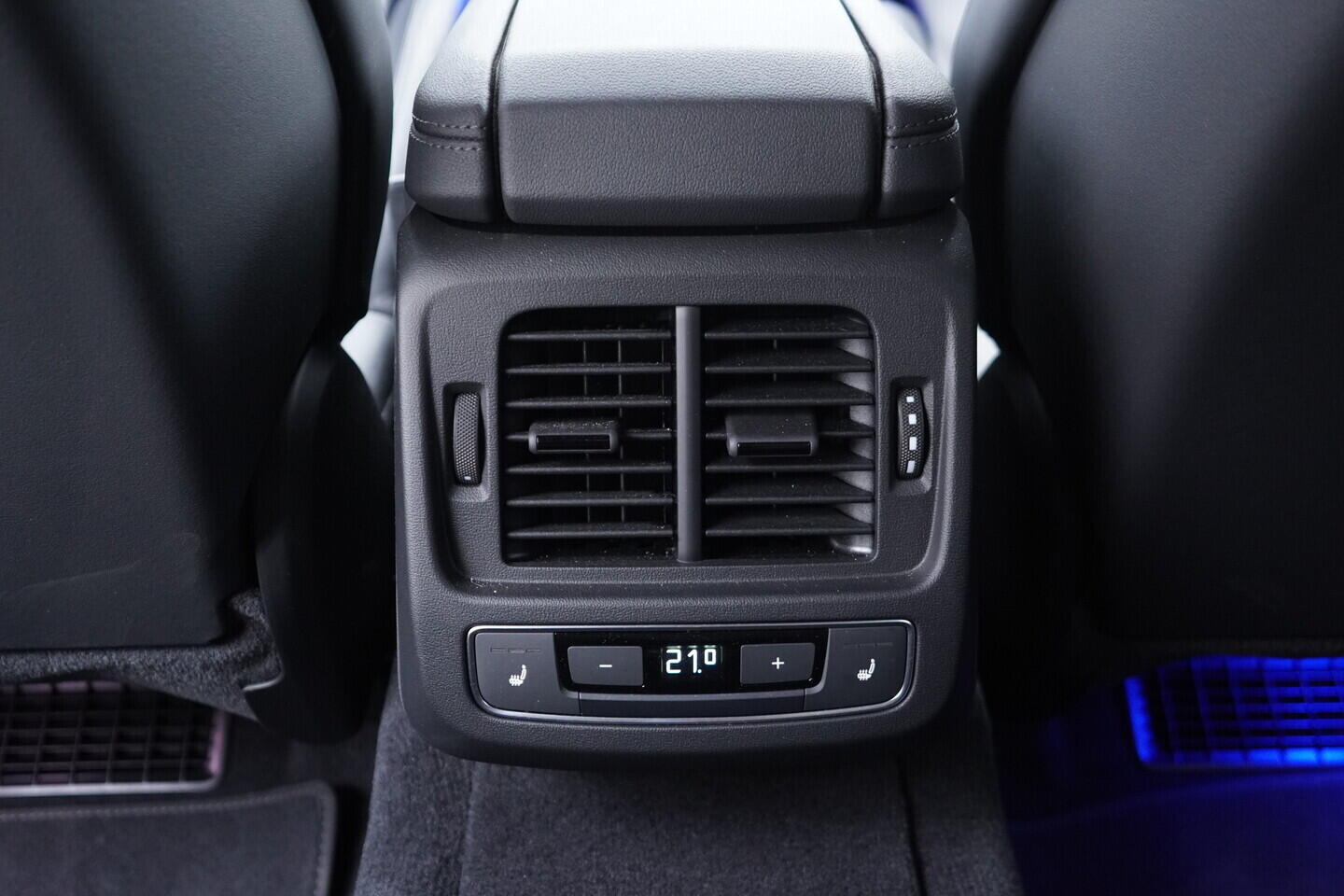 OV190K00058_42.webp_E-TRON RS   440 kW automat, DPH