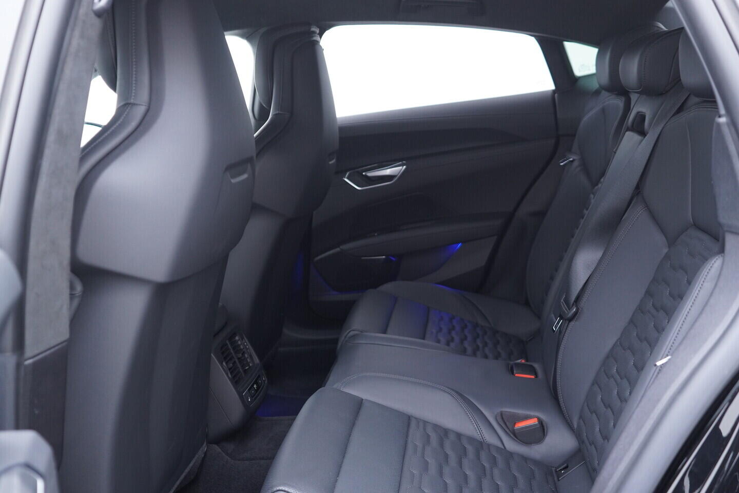 OV190K00058_43.webp_E-TRON RS   440 kW automat, DPH