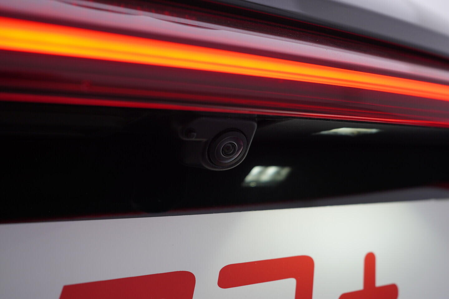 OV190K00058_47.webp_E-TRON RS   440 kW automat, DPH