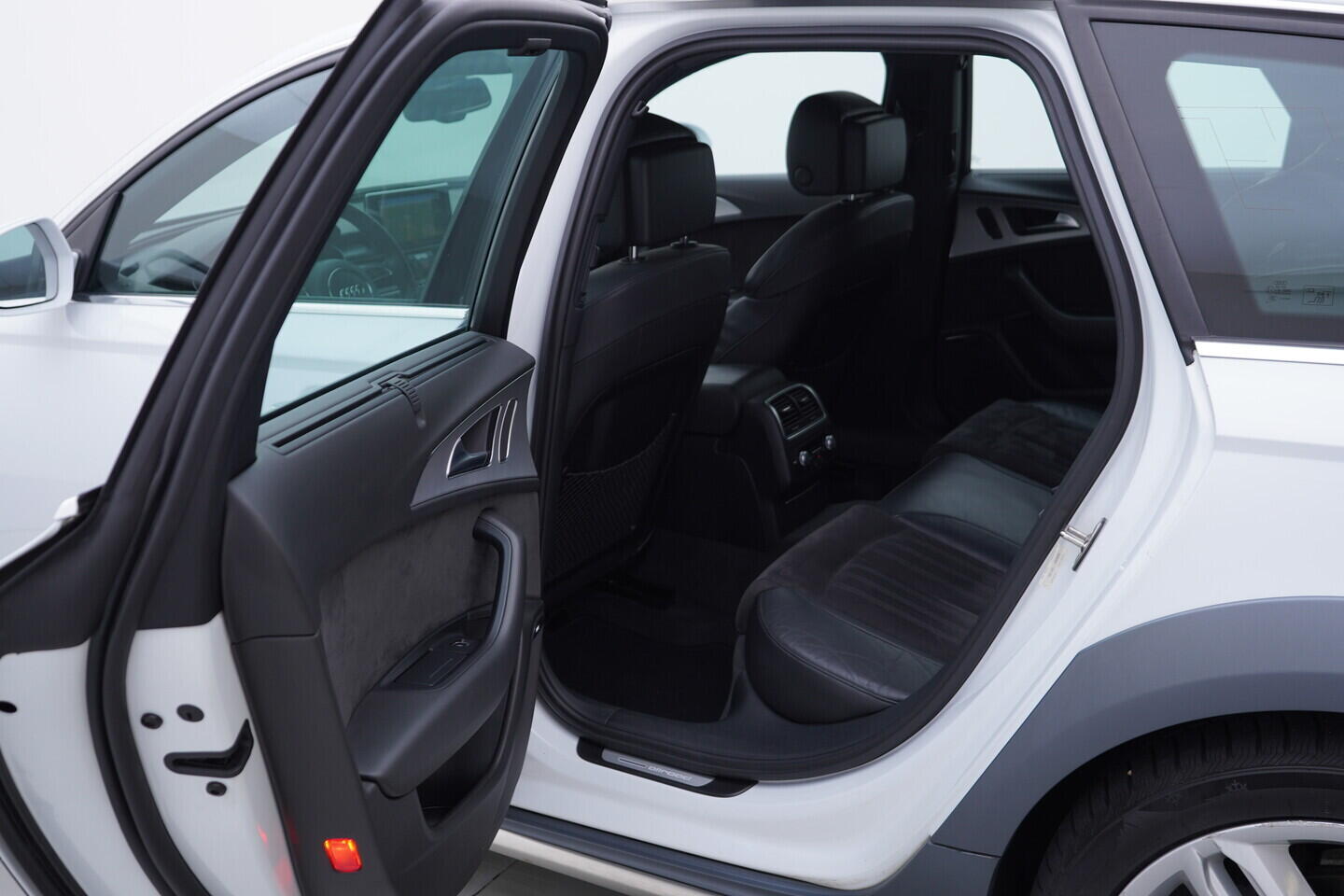 OV190K00060_42.webp_A6 ALLROAD QUATTRO  3.0 TDI 230 kW automat