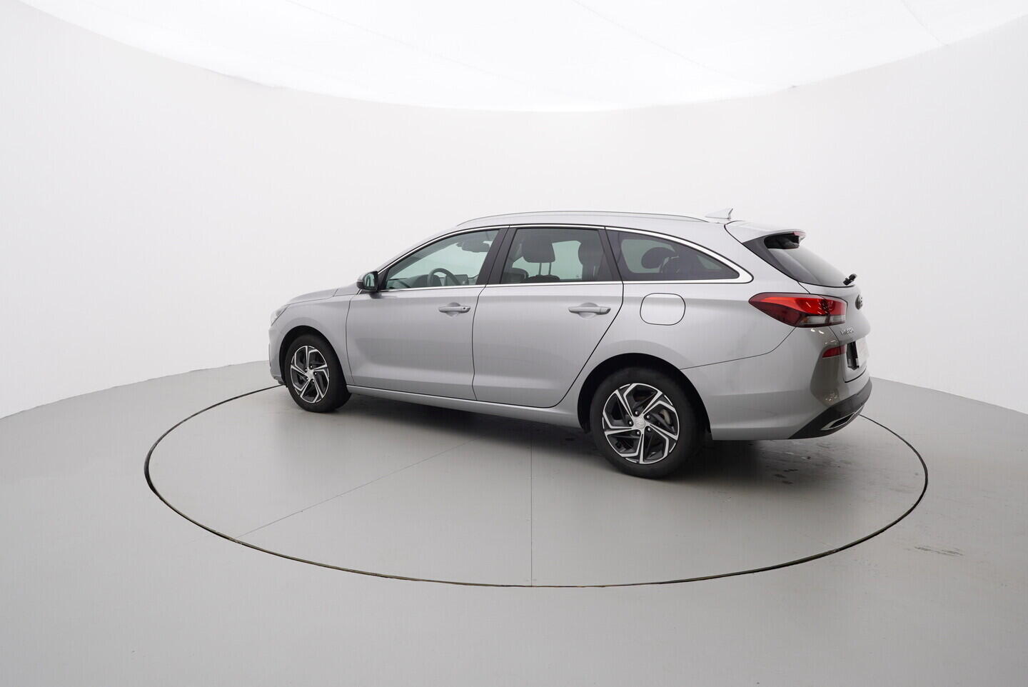 OV190V03053_12.webp_I30 Smart Nav 1.0  88 kW manuál, DPH