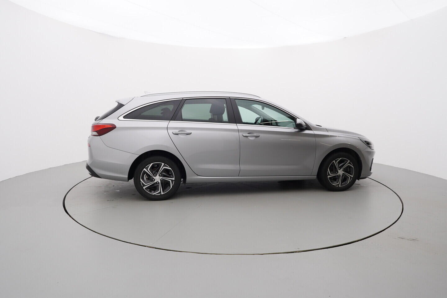 OV190V03053_15.webp_I30 Smart Nav 1.0  88 kW manuál, DPH