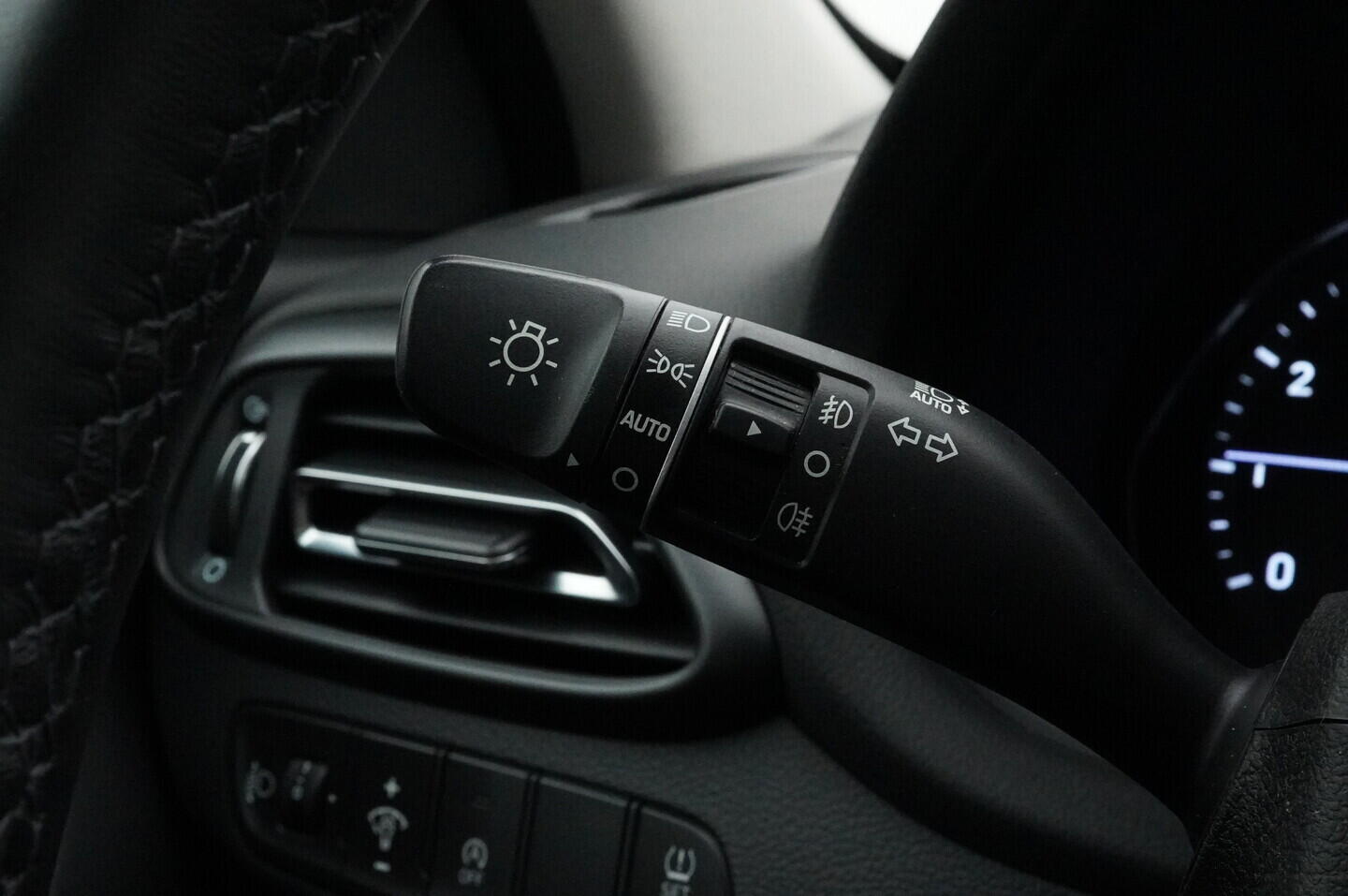 OV190V03053_19.webp_I30 Smart Nav 1.0  88 kW manuál, DPH