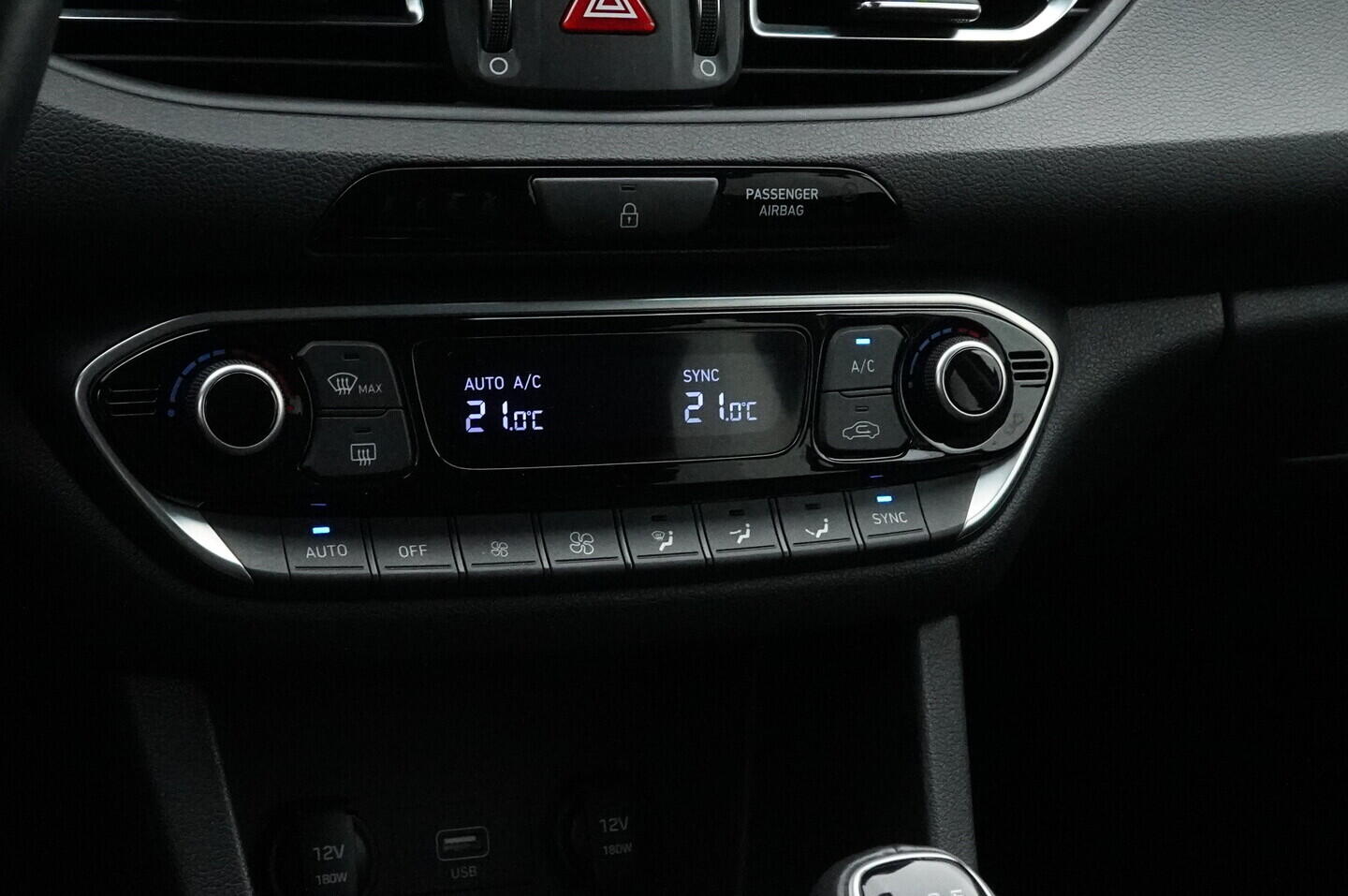 OV190V03053_26.webp_I30 Smart Nav 1.0  88 kW manuál, DPH