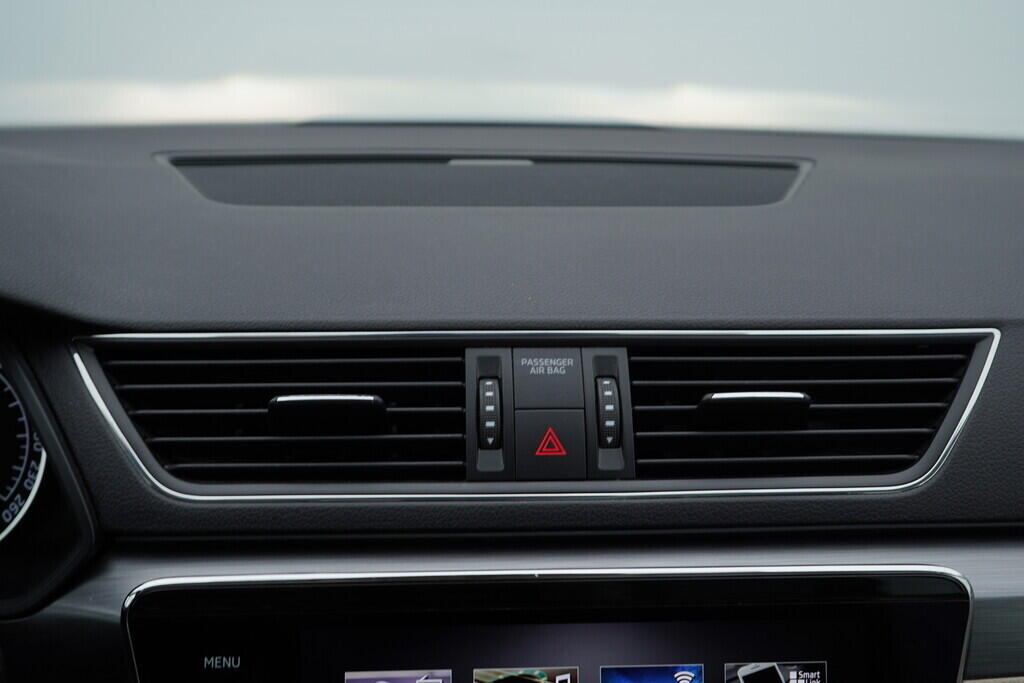 OV190V05199_27.webp_SUPERB Style 1.4 TSI 110 kW automat, DPH