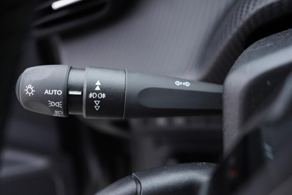 OV190V05541_23.webp_2008 Allure   74 kW manuál