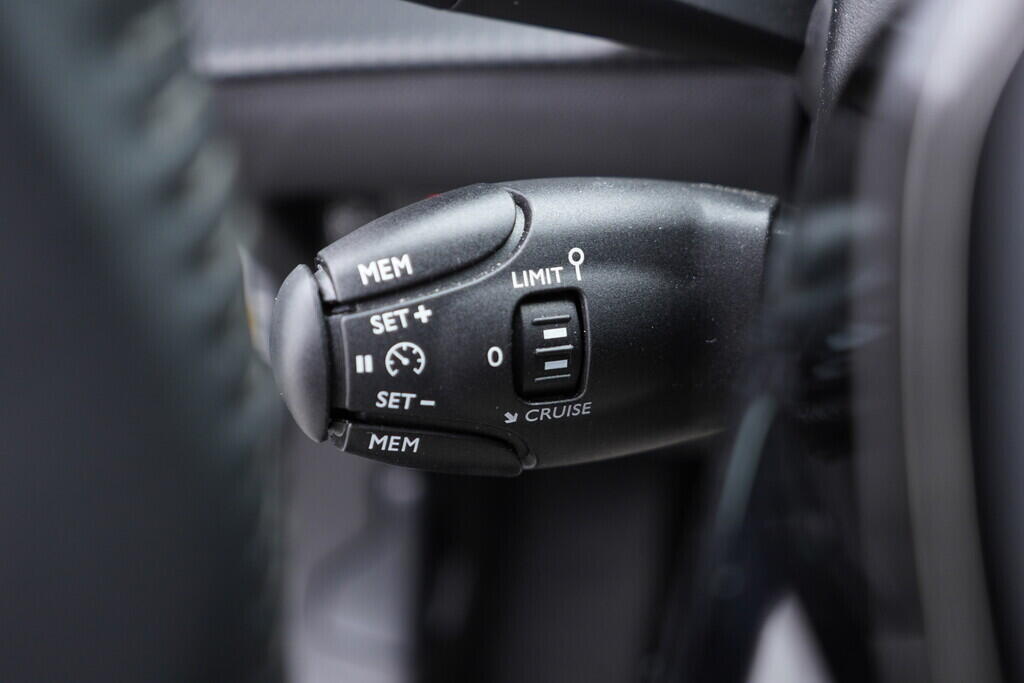 OV190V05541_24.webp_2008 Allure   74 kW manuál