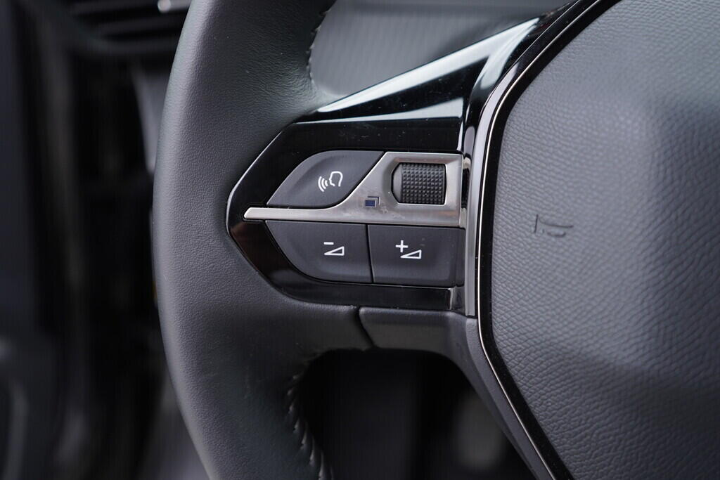 OV190V05541_26.webp_2008 Allure   74 kW manuál