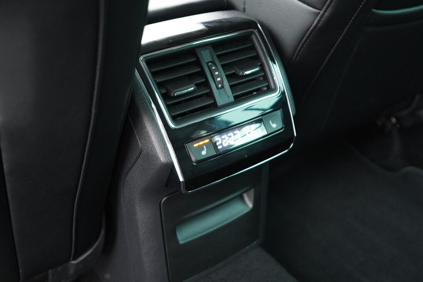 OV190V05726_42.webp_SUPERB L&K 2.0 TDI 147 kW automat, DPH