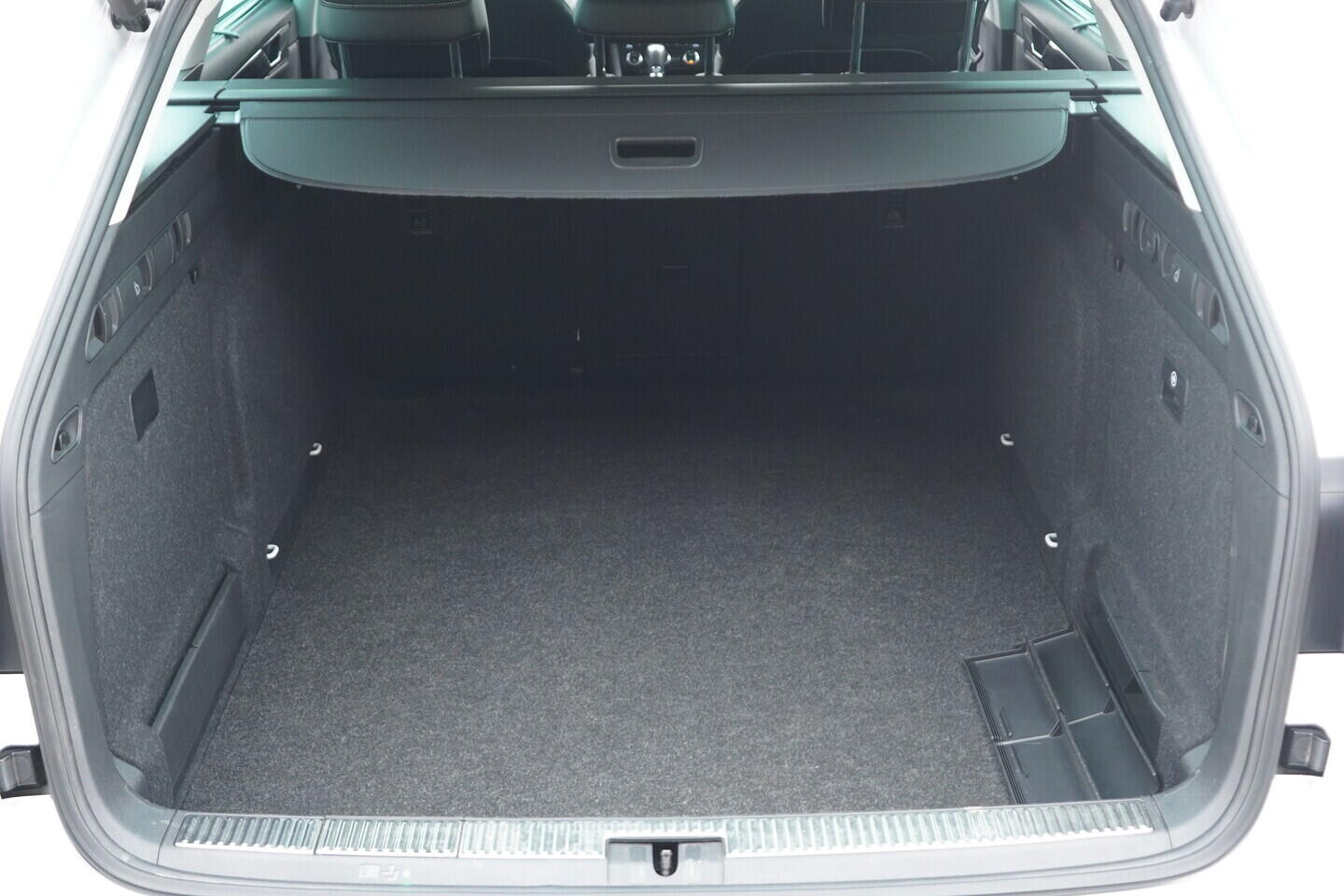 OV190V05726_45.webp_SUPERB L&K 2.0 TDI 147 kW automat, DPH