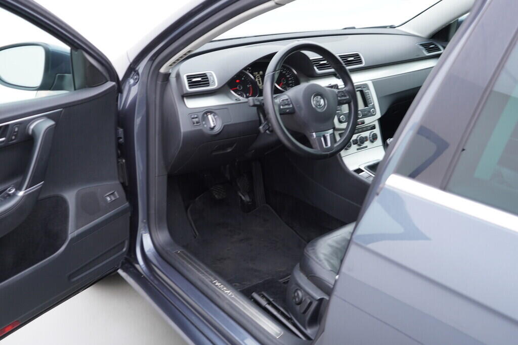 OV190V05766_18.webp_PASSAT VARIANT Highline 2.0 TDI 103 kW manuál