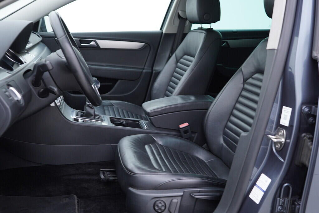 OV190V05766_23.webp_PASSAT VARIANT Highline 2.0 TDI 103 kW manuál