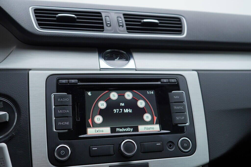 OV190V05766_29.webp_PASSAT VARIANT Highline 2.0 TDI 103 kW manuál