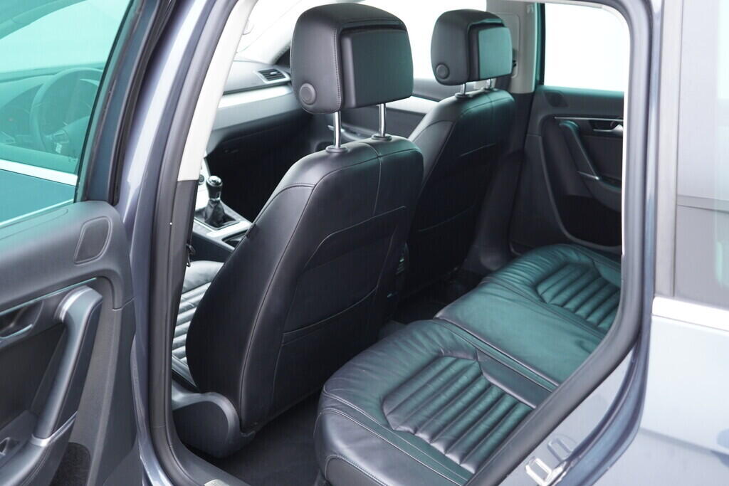 OV190V05766_33.webp_PASSAT VARIANT Highline 2.0 TDI 103 kW manuál