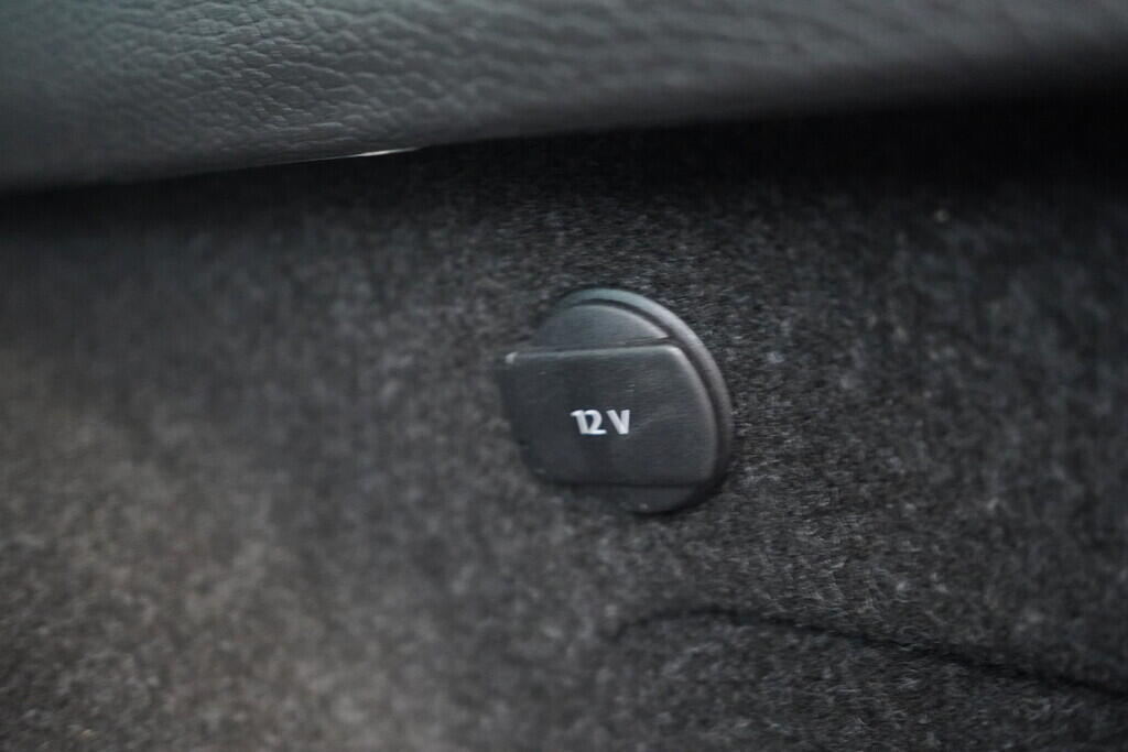 OV190V05766_38.webp_PASSAT VARIANT Highline 2.0 TDI 103 kW manuál