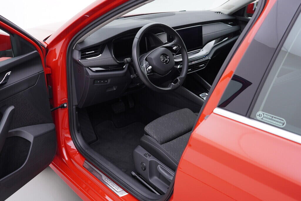 OV190V05928_18.webp_OCTAVIA Style Plus 2.0 TDI 85 kW automat, DPH