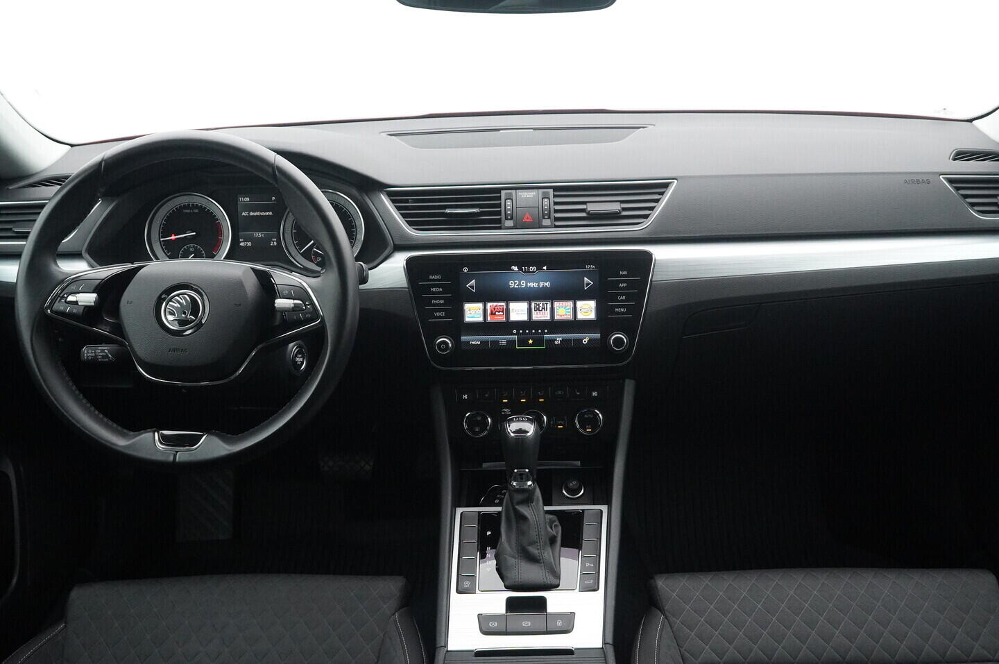 OV190V05977_25.webp_SUPERB Ambition Plus 1.5 TSI 110 kW automat, DPH