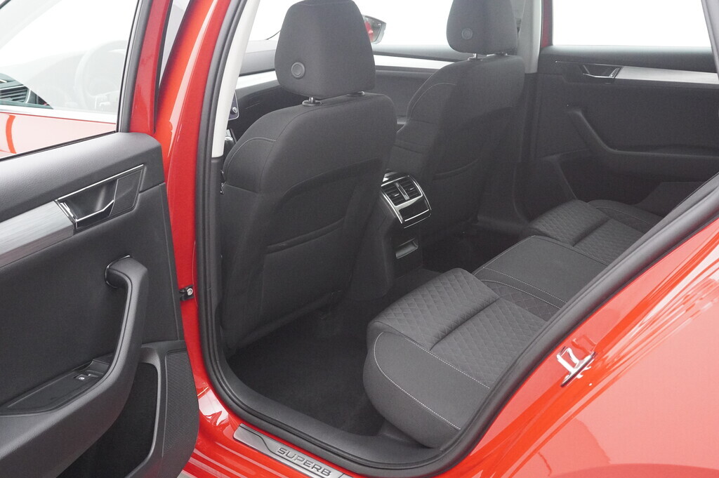 OV190V05977_33.webp_SUPERB Ambition Plus 1.5 TSI 110 kW automat, DPH