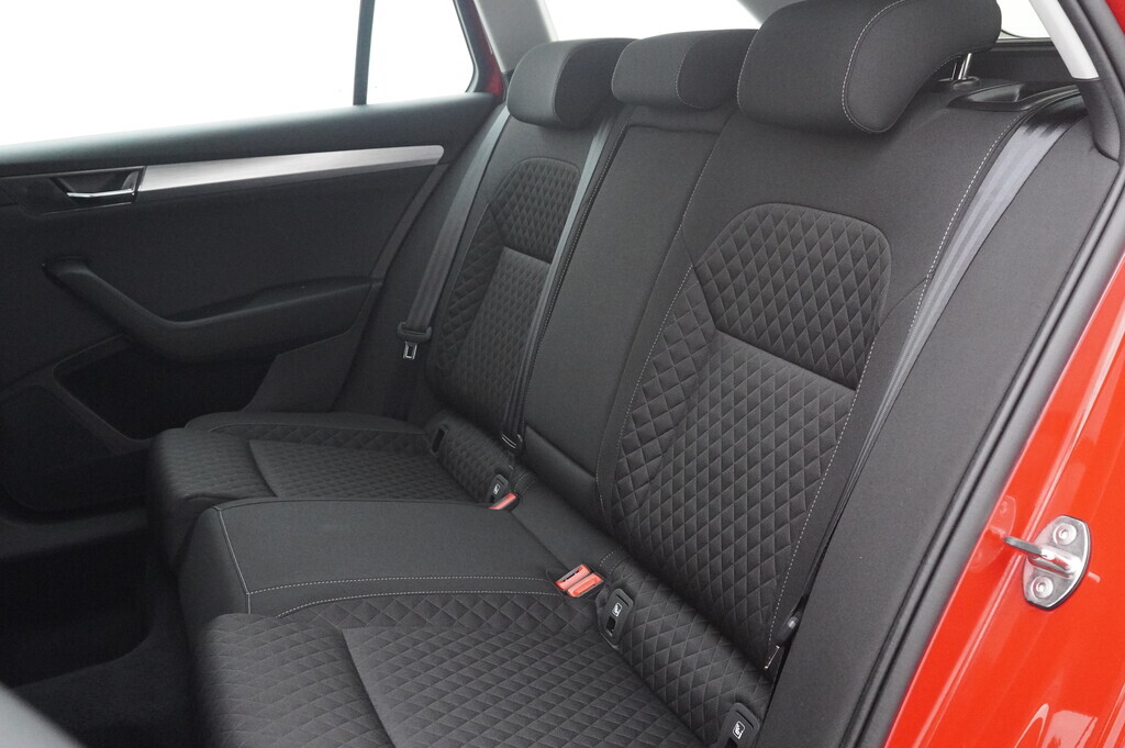 OV190V05977_35.webp_SUPERB Ambition Plus 1.5 TSI 110 kW automat, DPH