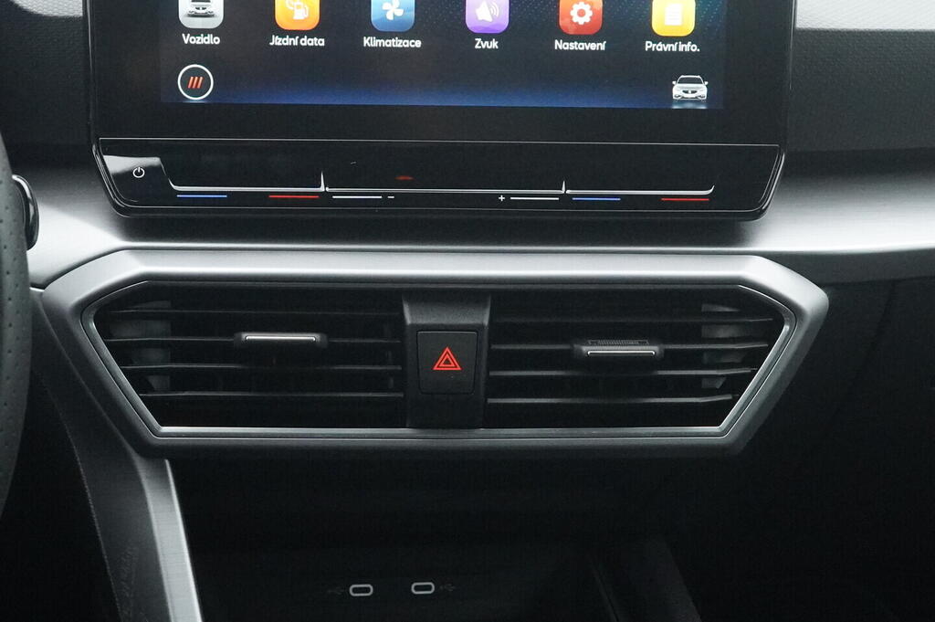 OV190V05983_35.webp_LEON ST FR 2.0 TSI 140 kW automat, DPH