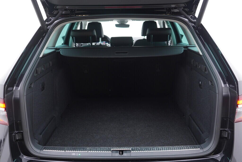 OV190V05989_40.webp_SUPERB Style 2.0 TDI 110 kW automat, DPH