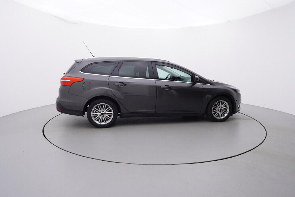 OV190V06168_15.webp_FOCUS Titanium 1.5  88 kW manuál