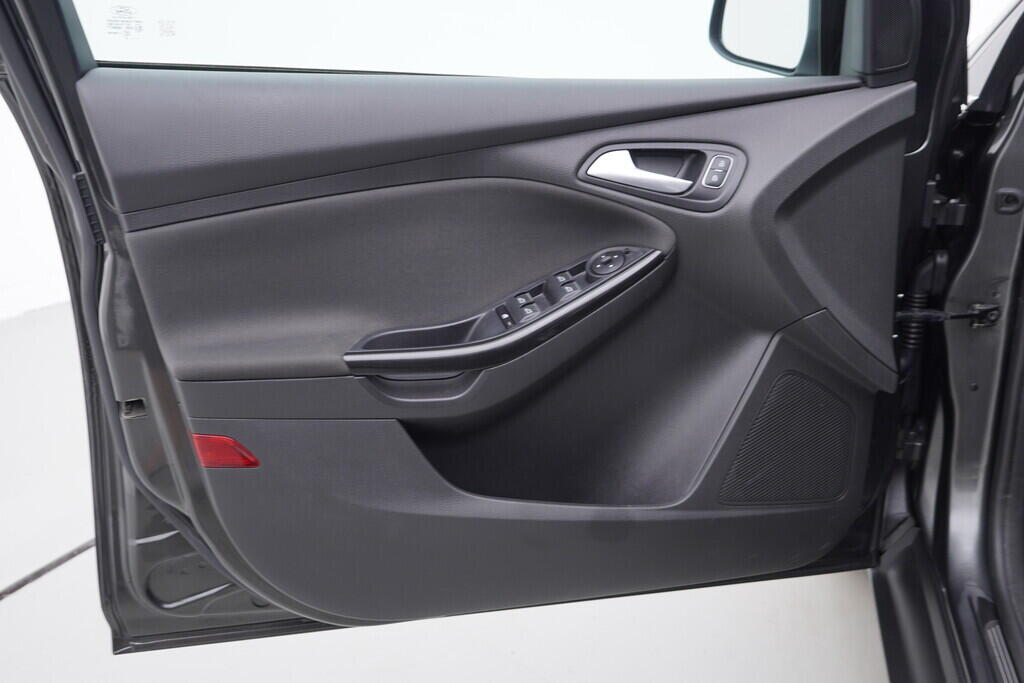 OV190V06168_19.webp_FOCUS Titanium 1.5  88 kW manuál