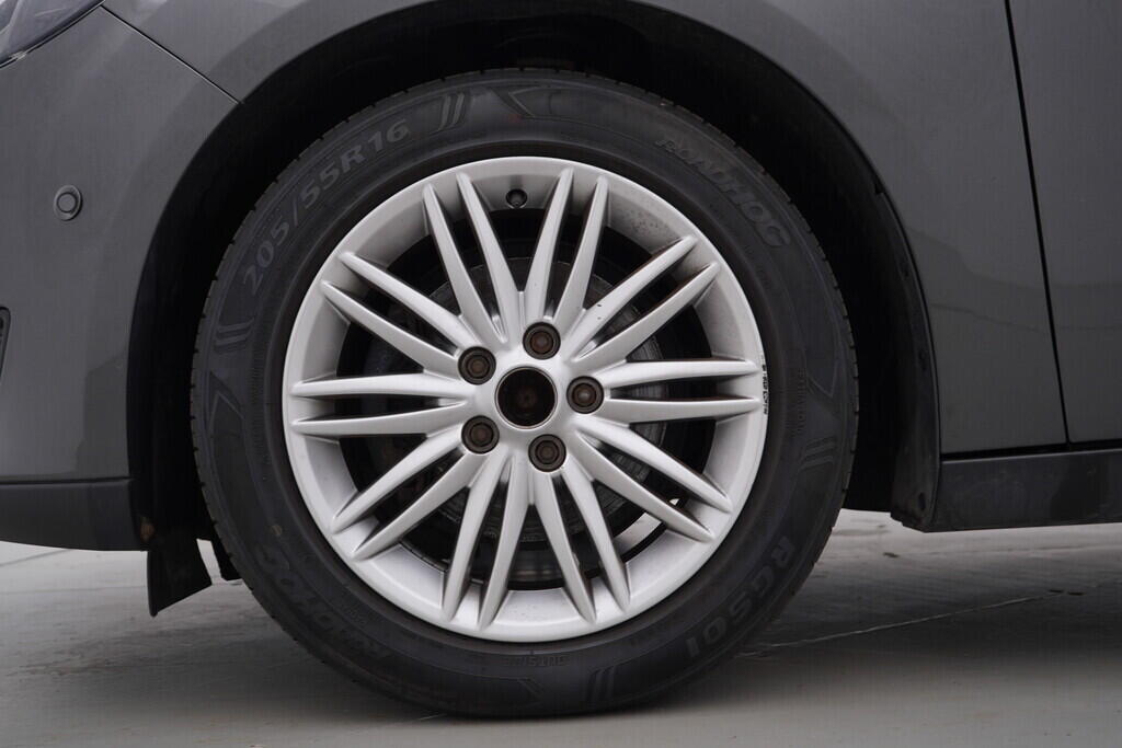 OV190V06168_38.webp_FOCUS Titanium 1.5  88 kW manuál