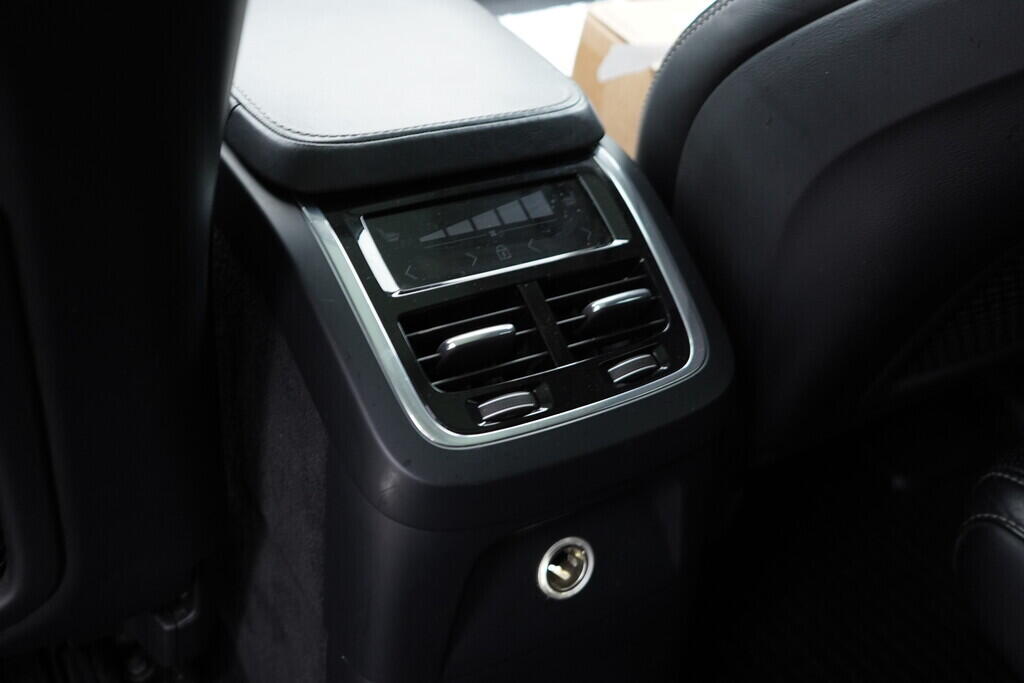 OV190V06232_38.webp_XC90 T8 Twin Engine AWD 2.0  223 kW automat, DPH