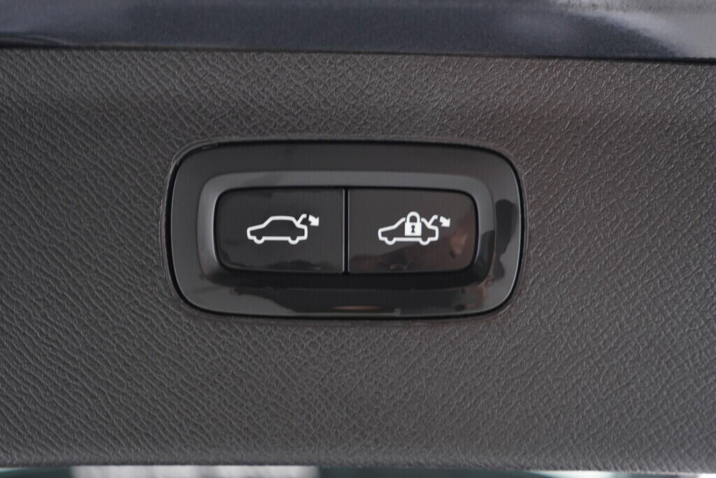 OV190V06232_40.webp_XC90 T8 Twin Engine AWD 2.0  223 kW automat, DPH