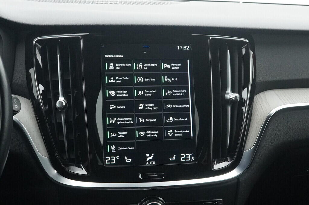 OV190V06256_32.webp_V60 Cross Country 2.0  184 kW automat, DPH