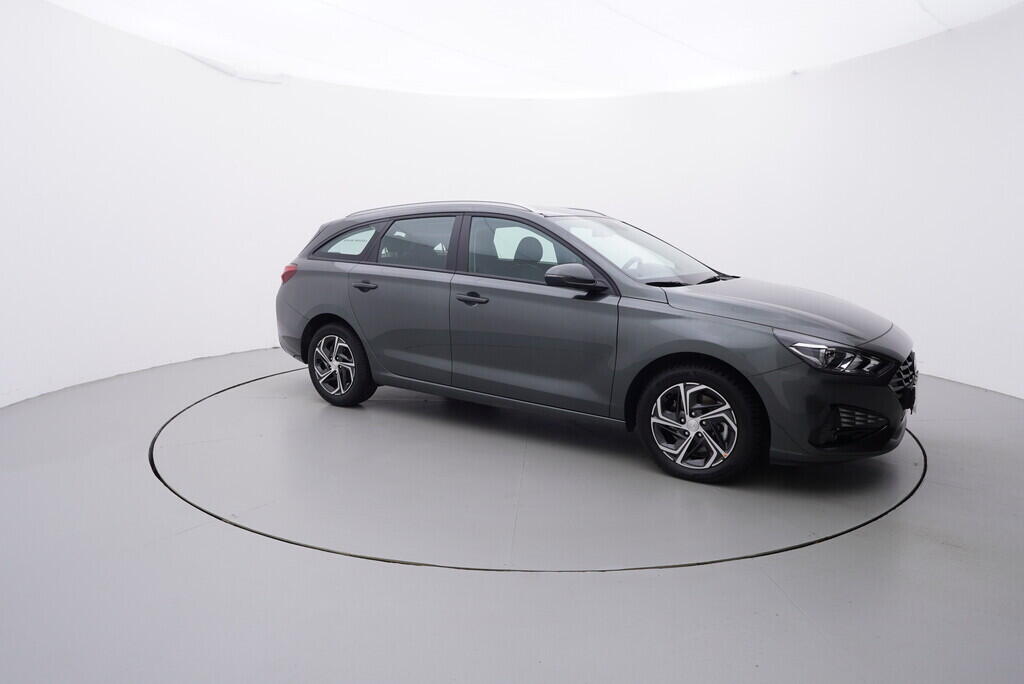 OV190V06267_16.webp_I30 Family Comfort 1.0  88 kW manuál, DPH
