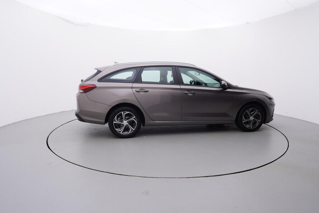 OV190V06378_15.webp_I30 Family Comfort 1.0  88 kW manuál, DPH