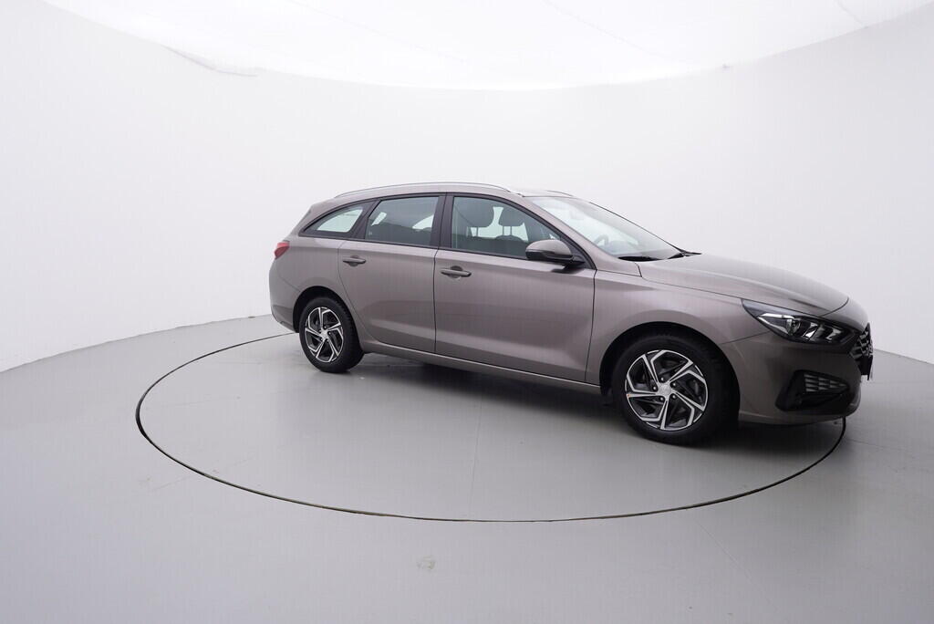 OV190V06378_16.webp_I30 Family Comfort 1.0  88 kW manuál, DPH