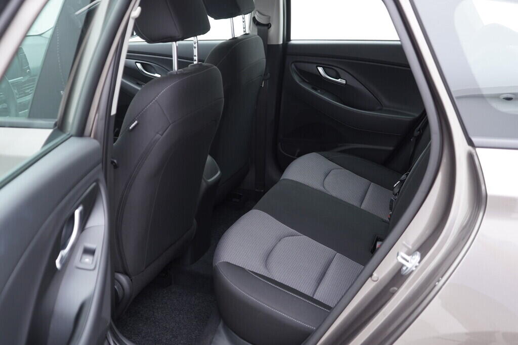 OV190V06378_35.webp_I30 Family Comfort 1.0  88 kW manuál, DPH