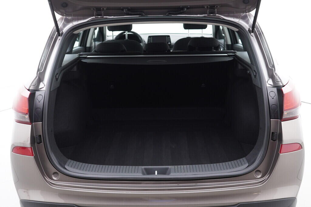 OV190V06378_37.webp_I30 Family Comfort 1.0  88 kW manuál, DPH