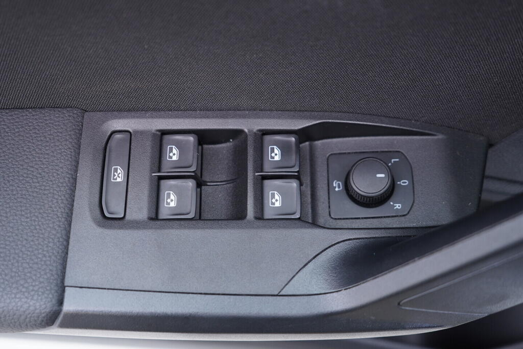 OV190V06404_20.webp_ARONA FR 1.0 TSI 70 kW manuál, DPH