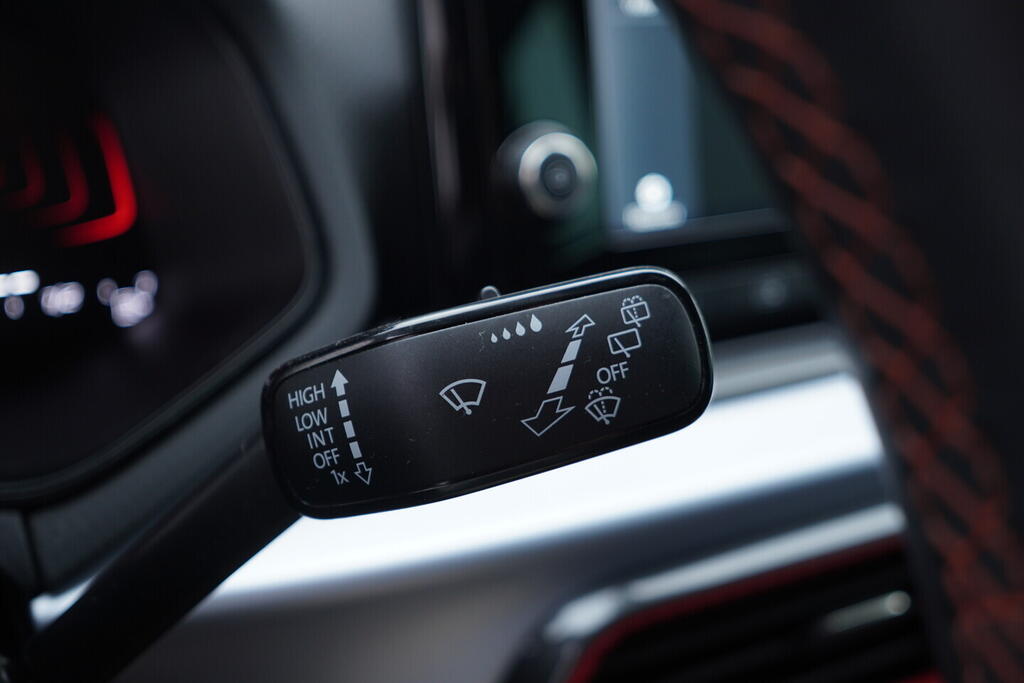 OV190V06404_24.webp_ARONA FR 1.0 TSI 70 kW manuál, DPH