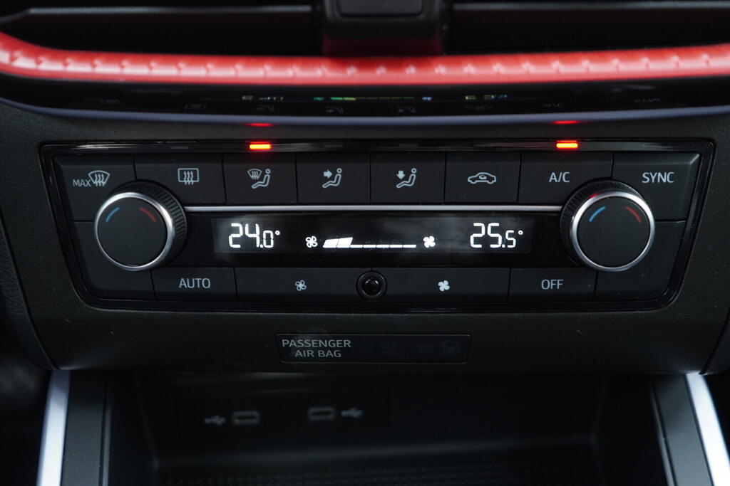 OV190V06404_30.webp_ARONA FR 1.0 TSI 70 kW manuál, DPH