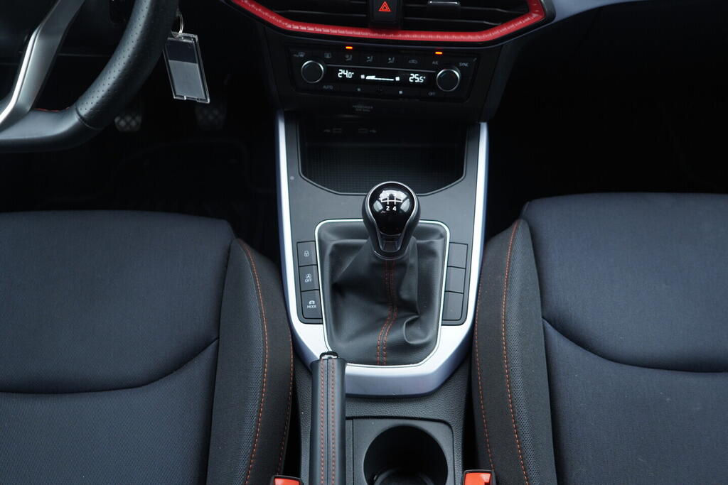 OV190V06404_31.webp_ARONA FR 1.0 TSI 70 kW manuál, DPH