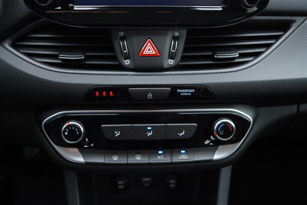 OV190V06423_30.webp_I30 WG  1.0  88 kW manuál, DPH