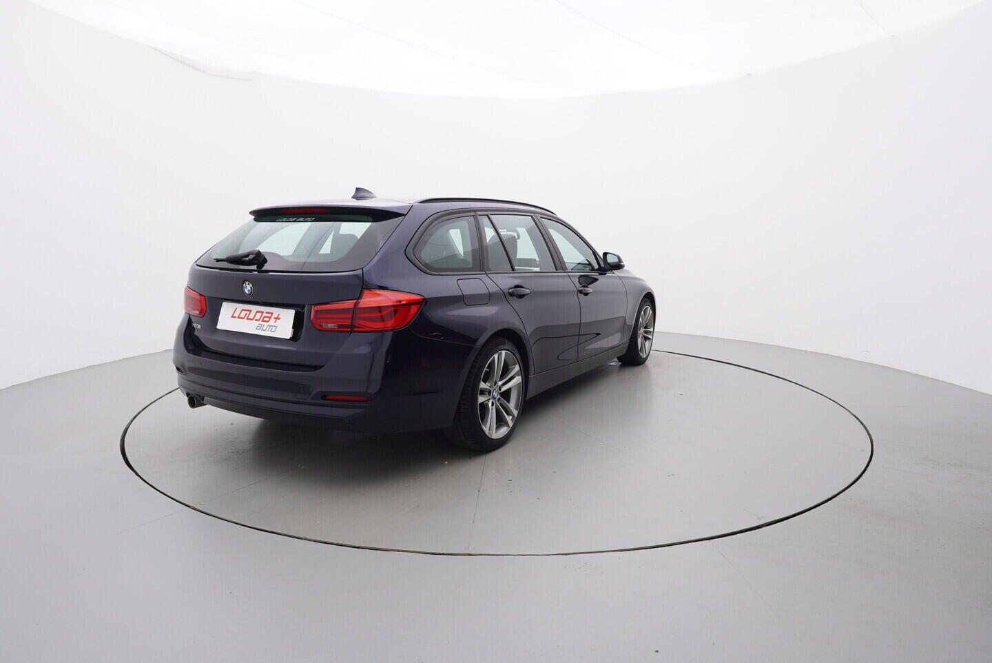 OV190V06479_14.webp_ŘADA 3 Advantage 2.0 318D 100 kW manuál