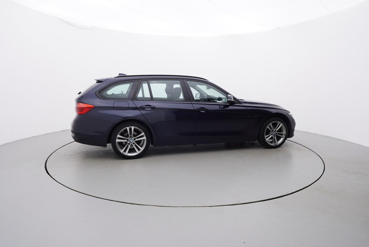 OV190V06479_15.webp_ŘADA 3 Advantage 2.0 318D 100 kW manuál