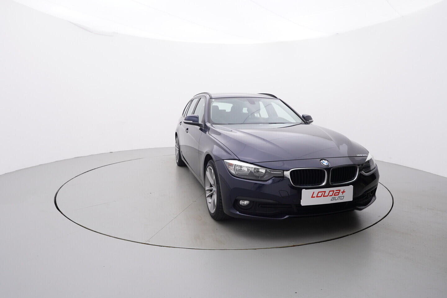 OV190V06479_17.webp_ŘADA 3 Advantage 2.0 318D 100 kW manuál