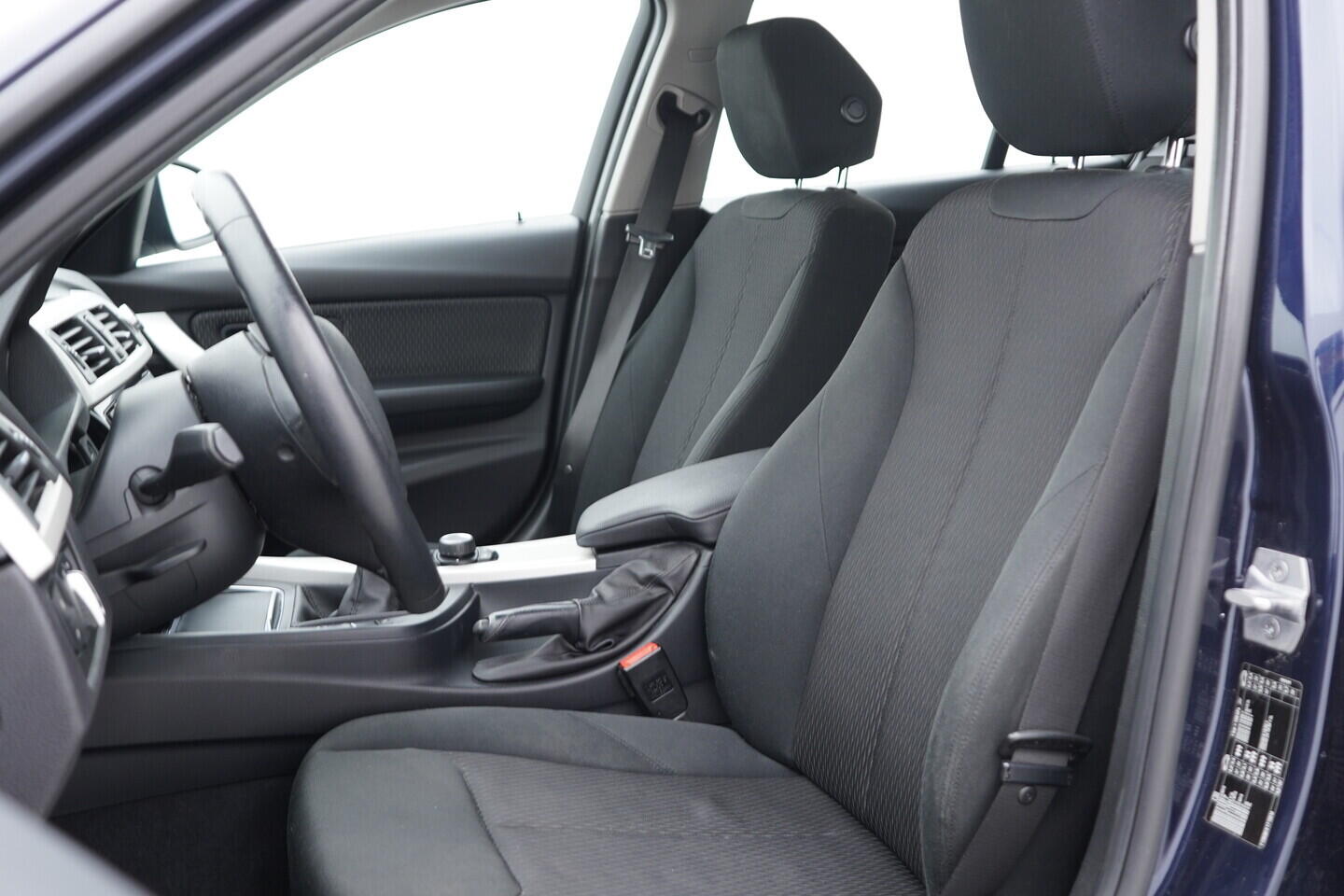 OV190V06479_22.webp_ŘADA 3 Advantage 2.0 318D 100 kW manuál