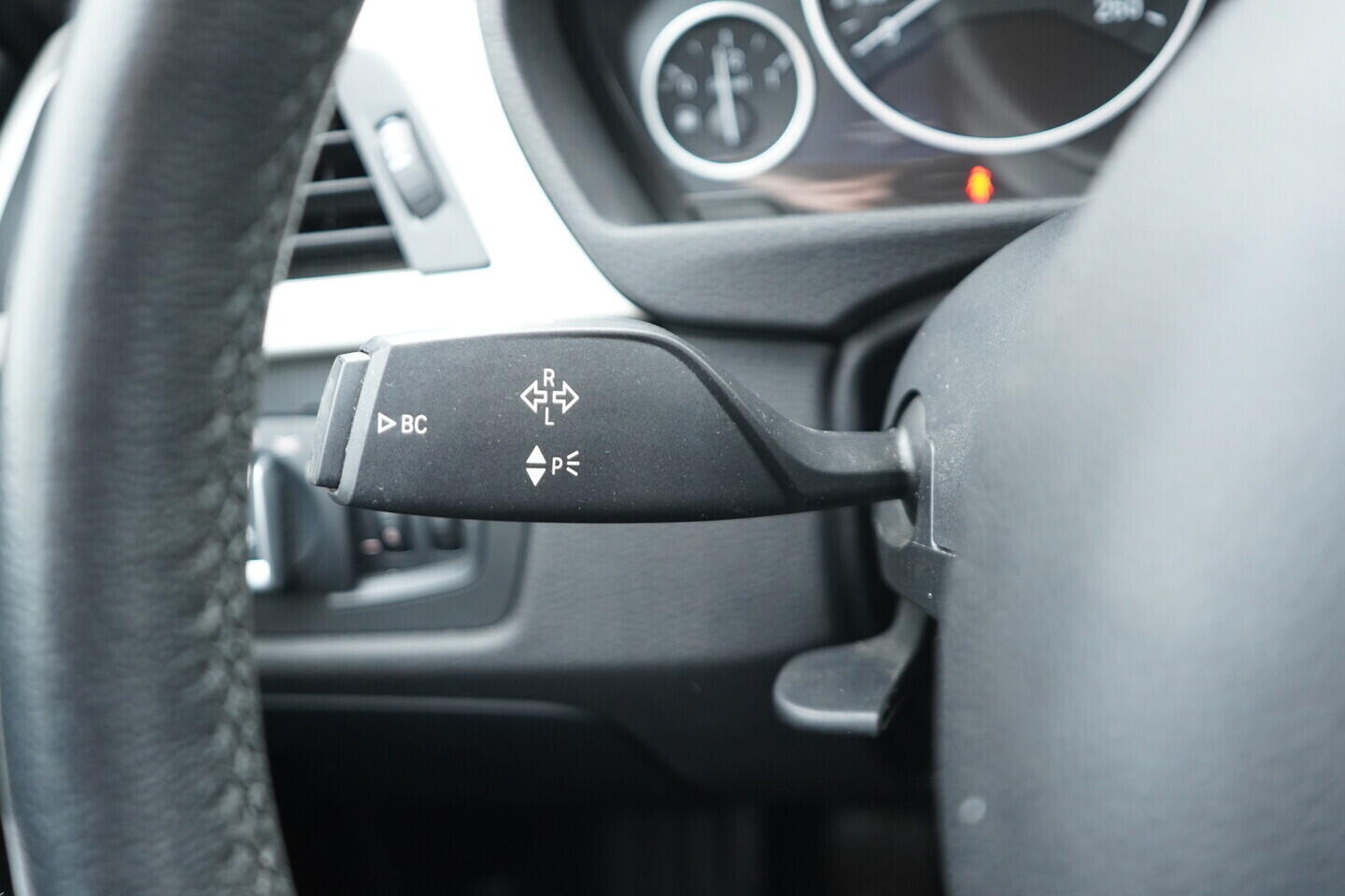 OV190V06479_23.webp_ŘADA 3 Advantage 2.0 318D 100 kW manuál