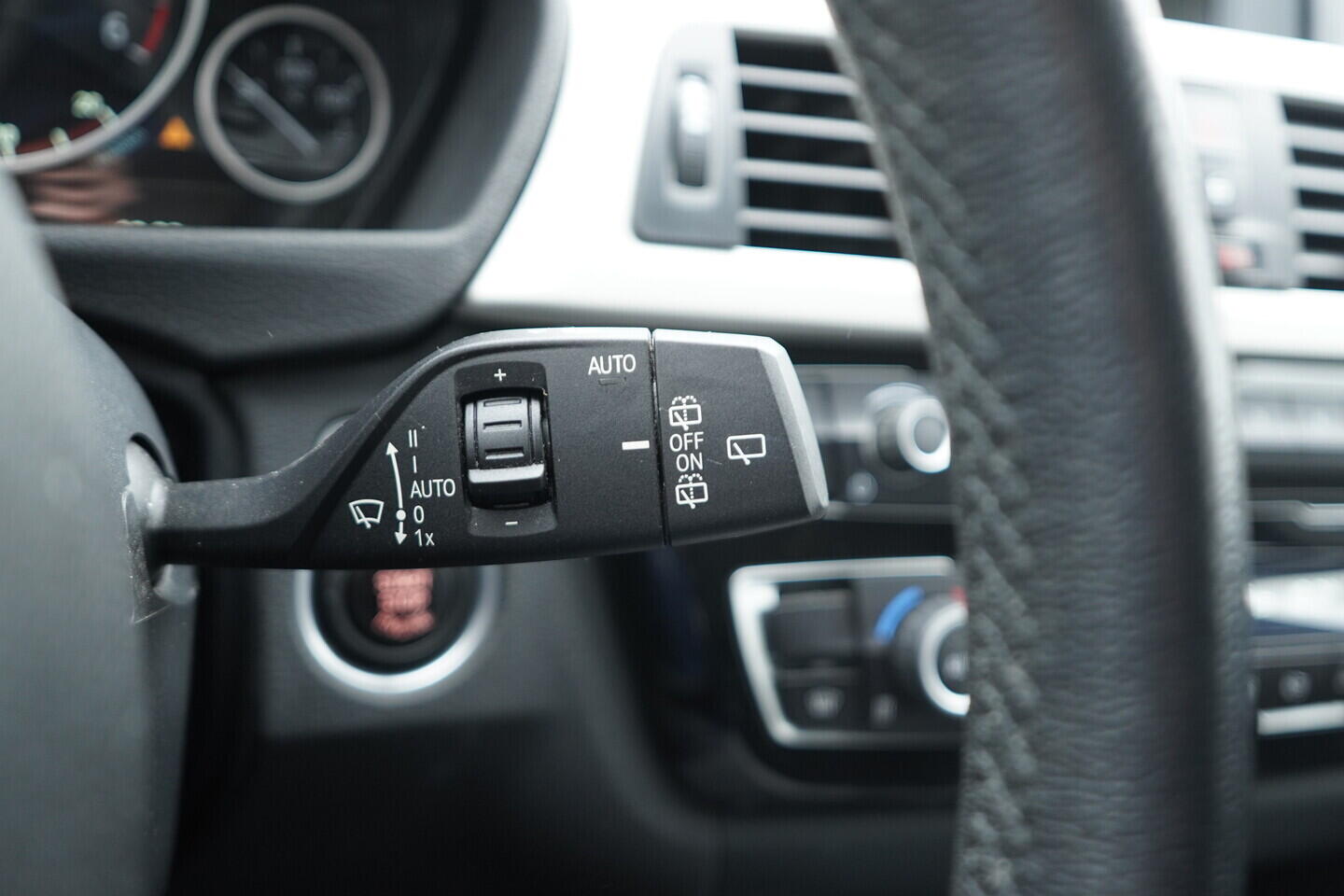 OV190V06479_24.webp_ŘADA 3 Advantage 2.0 318D 100 kW manuál