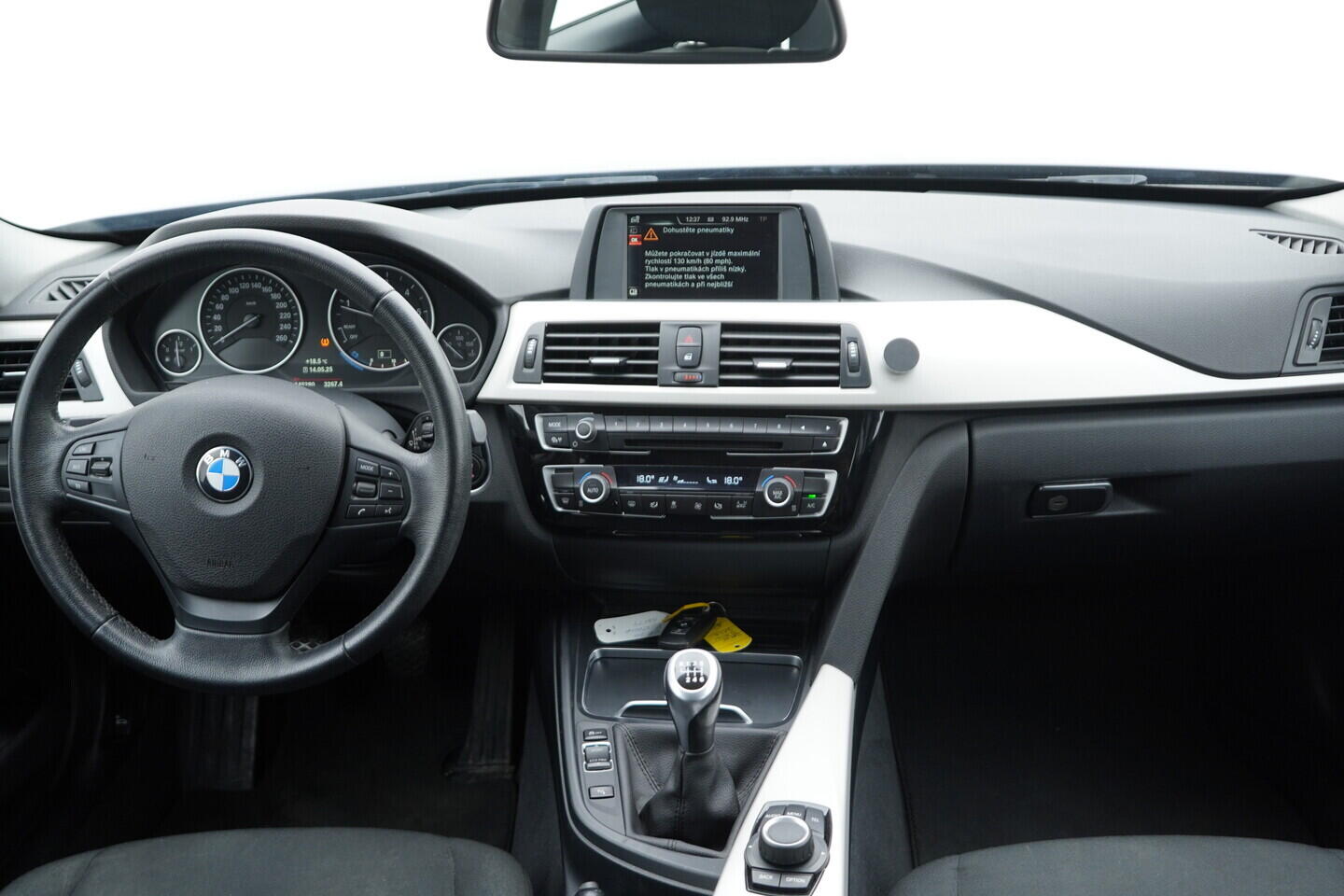 OV190V06479_25.webp_ŘADA 3 Advantage 2.0 318D 100 kW manuál